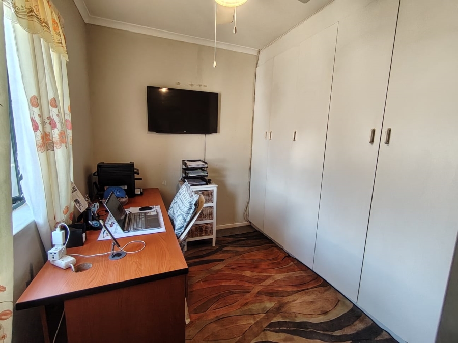 2 Bedroom Property for Sale in Vredekloof East Western Cape